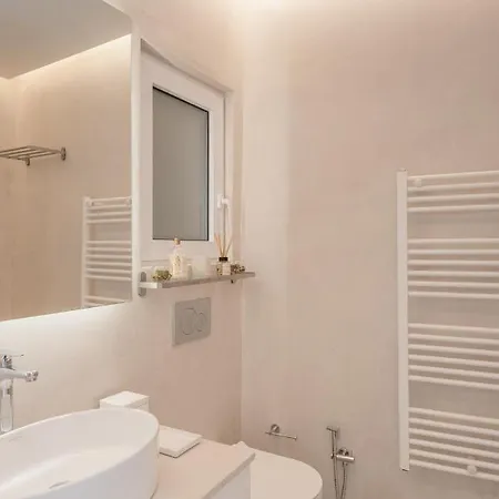Bright 2bd Next To Acropolis Athens