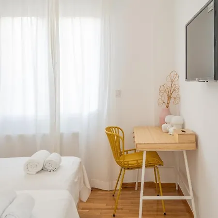 Bright 2bd Next To Acropolis Apartment *
