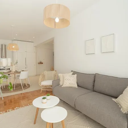 Bright 2bd Next To Acropolis Athens