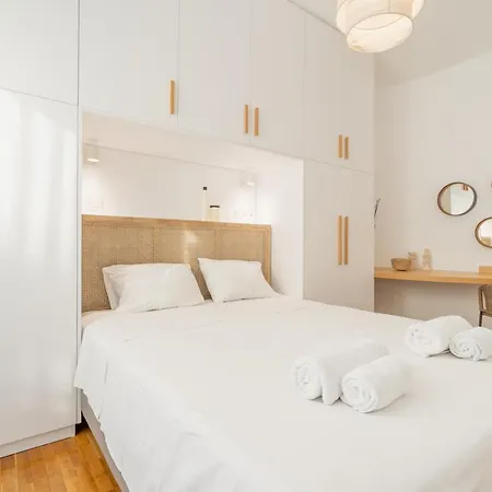 Bright 2bd Next To Acropolis