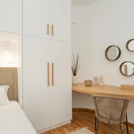 Bright 2bd Next To Acropolis Apartment
