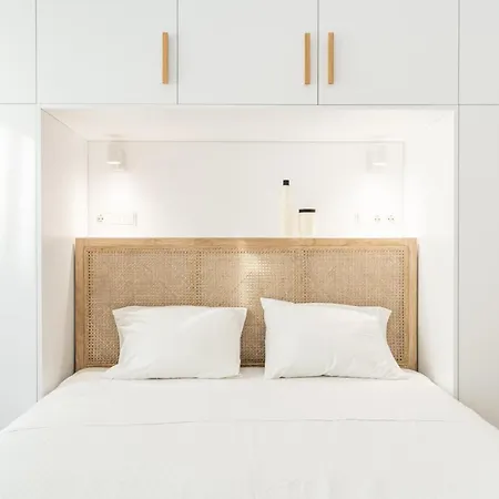 Bright 2bd Next To Acropolis Athens